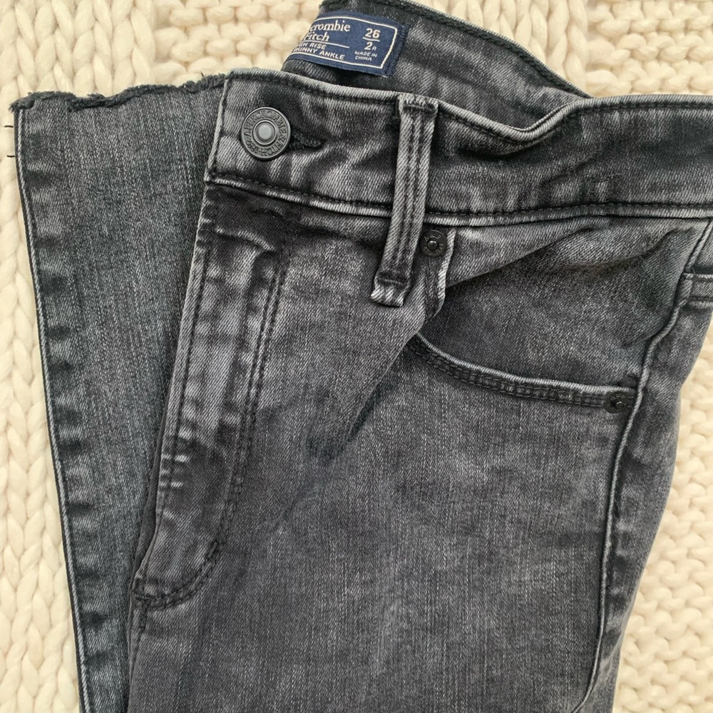 Abercrombie Super Skinny Ankle Jean - Faded Black - Size 26R(2)